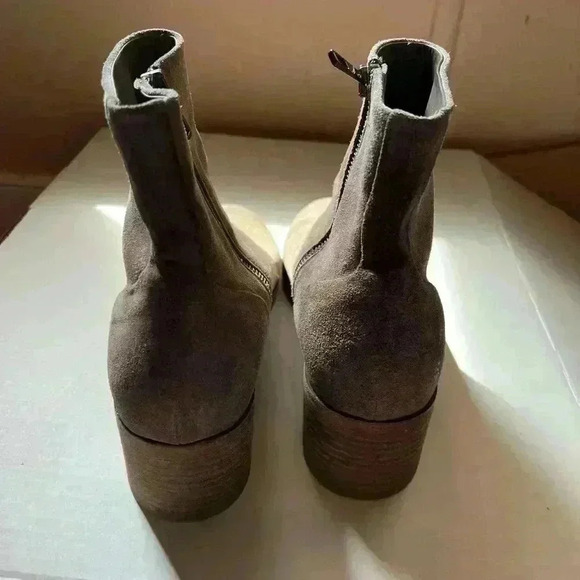 Vince Ruth Block Heel Suede Chelsea Bootie/ Ankle boots Size 8 - Picture 3 of 8